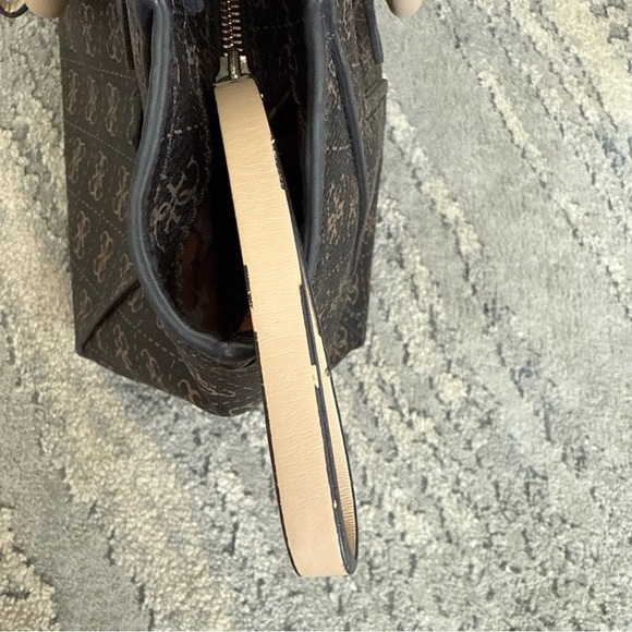 Authentic GUESS Signature Logo Large Hand Bag Shoulder Bag Beautiful Purse F - Picture 8 of 11